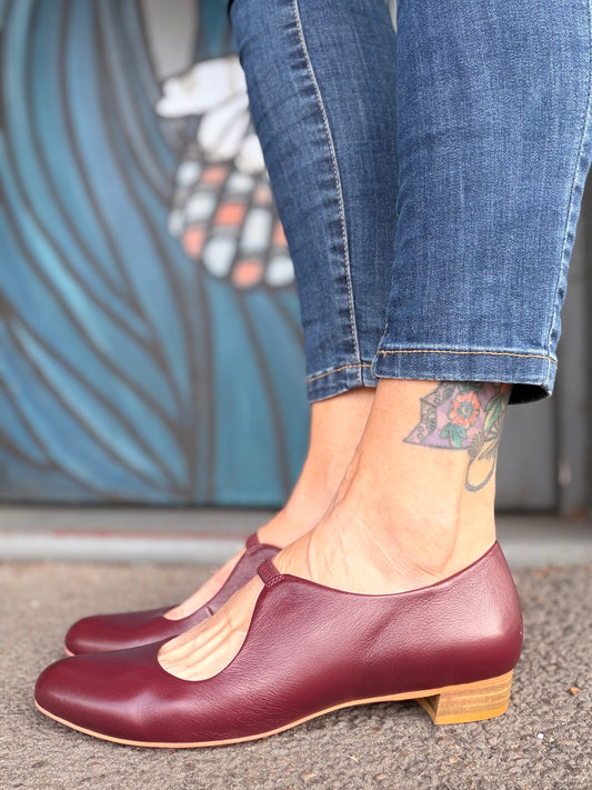 Eser - Burgundy Leather