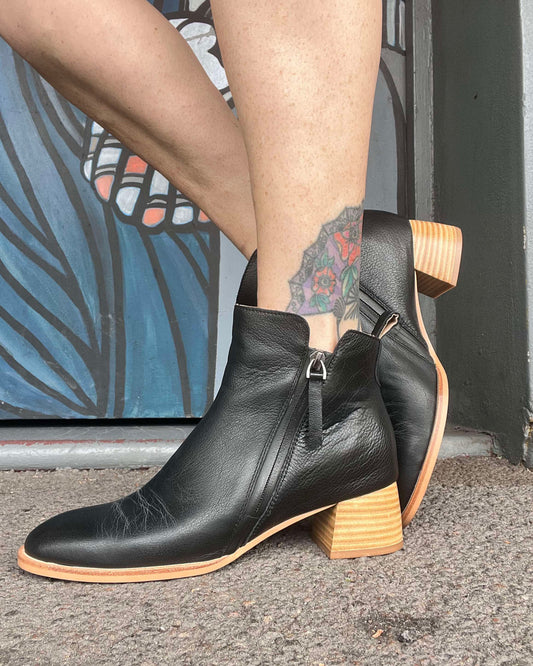 Nerriet Boots - Black Leather