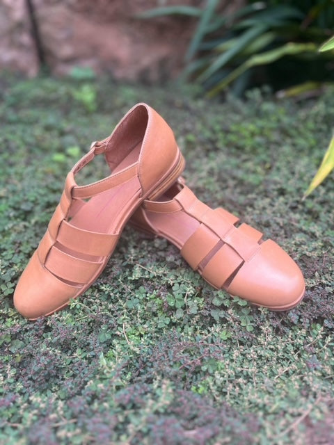 Quizzed Sandal - Camel