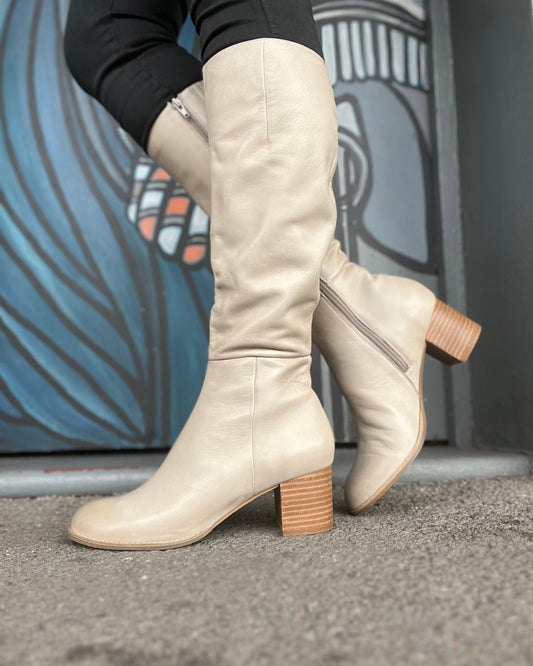Sled Knee High Leather Boots - Smoke