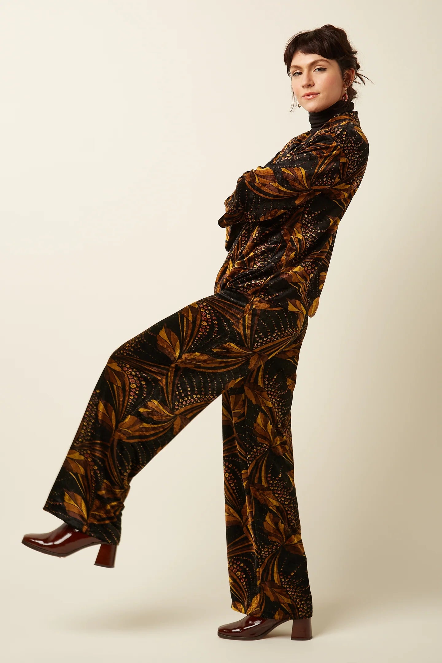 Sara Pants - Shimmy