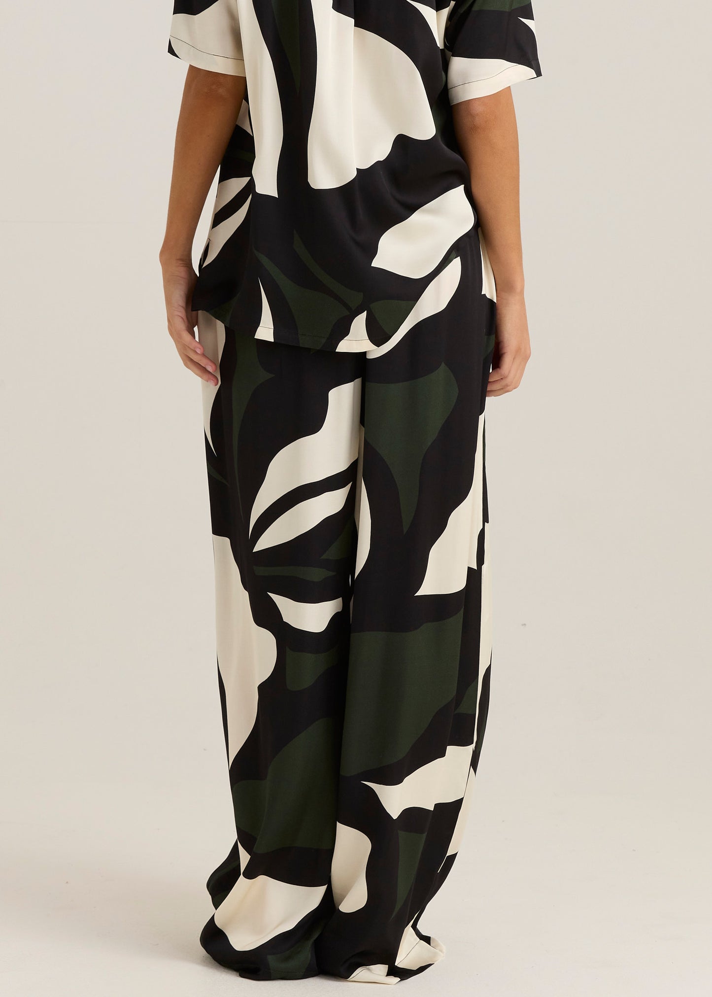 Tarni Satin Pants - Iris Abstract