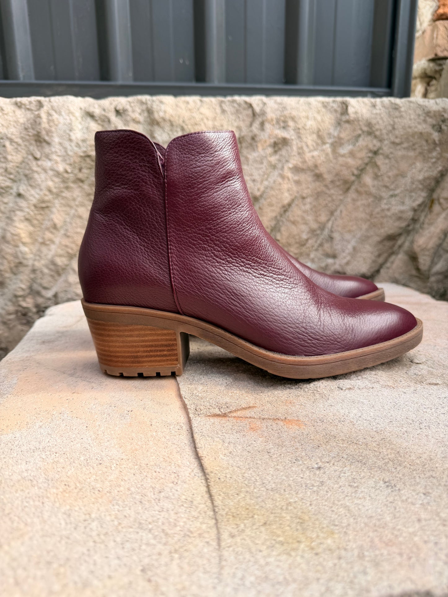 Liem - Burgundy