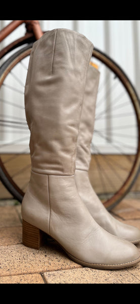Sled Knee High Leather Boots - Smoke